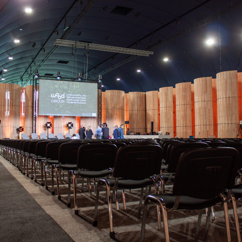 Auditorium Epémère en CLT cintré